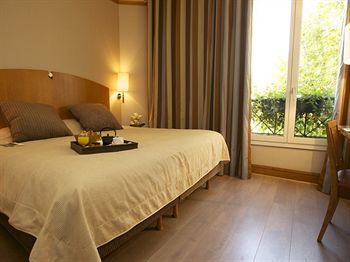 Hotel Acanthe - Billancourt 4*